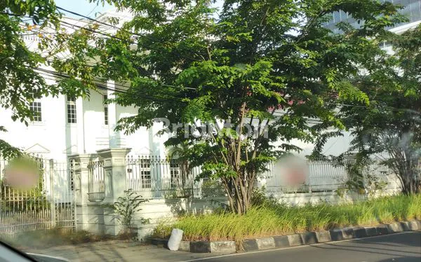 RUMAH/KANTOR LUAS STRATEGIS