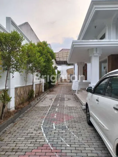 image RUMAH TENGAH KOTA COCOK BUAT CAFE, KANTOR  (1)