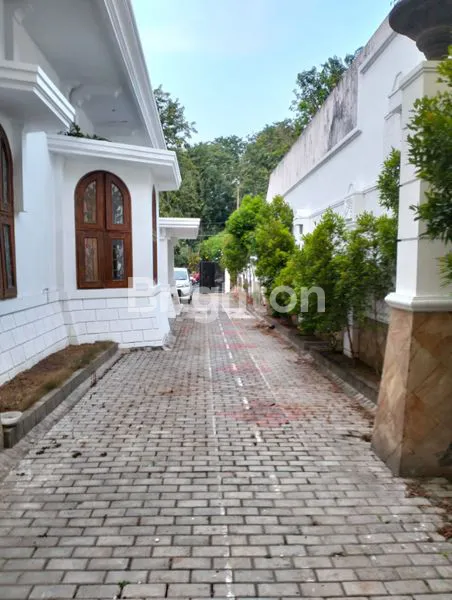 image RUMAH TENGAH KOTA COCOK BUAT CAFE, KANTOR  (3)