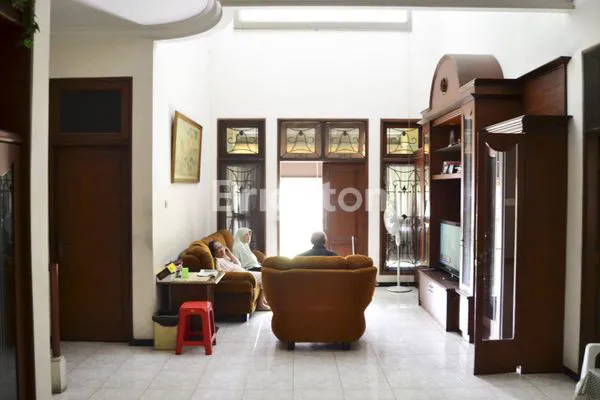 image RUMAH MEWAH HOOK 2 LANTAI DI DELTA SARI, WARU-SIDOARJO (6)