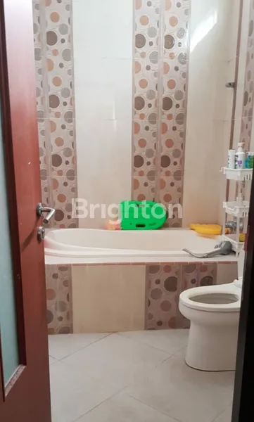 image RUMAH USAHA 2 LT STRATEGIS UNTUK USAHA NOL JALAN RAYA PETEMON (7)