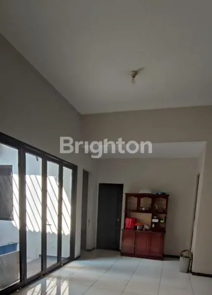 image RUMAH SIAP HUNI BARU RENOVASI HOOK NGINDEN INTAN BARAT  (6)