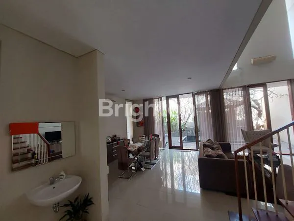 image MODERN TROPICAL DESIGN HOME DEPAN TAMAN CITRALAND GREENLAKE (2)