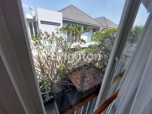 image MODERN TROPICAL DESIGN HOME DEPAN TAMAN CITRALAND GREENLAKE (9)