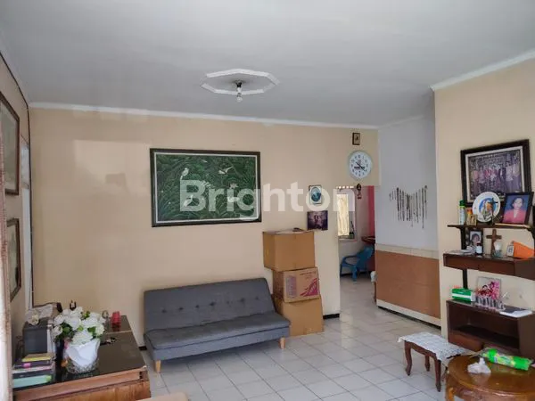 image RUMAH 2 LANTAI HOEK PBI ARAYA (3)