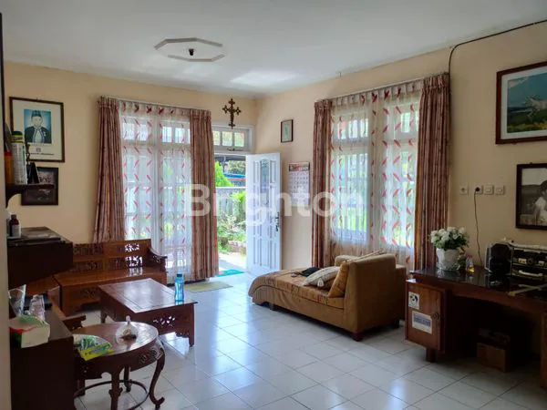 image RUMAH 2 LANTAI HOEK PBI ARAYA (2)