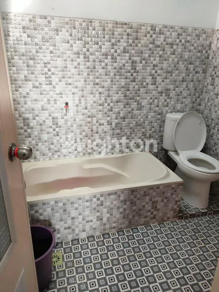 image RUKO 2 LANTAI STRATEGIS POROS JALAN UTAMA TLOGOMAS MALANG (8)