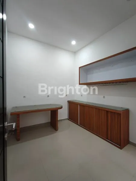 image RUMAH SEMI FURNISH 2 LANTAI KLAMPIS SEMOLO TIMUR (7)