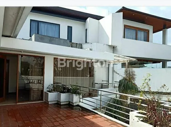 image RUMAH MEWAH 2 LANTAI DI HEGARMANAH WETAN SETIABUDI, BANDUNG (2)