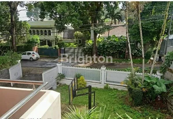 image RUMAH MEWAH 2 LANTAI DI HEGARMANAH WETAN SETIABUDI, BANDUNG (4)