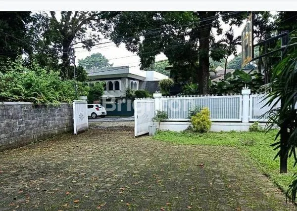 RUMAH MEWAH 2 LANTAI DI HEGARMANAH WETAN SETIABUDI, BANDUNG