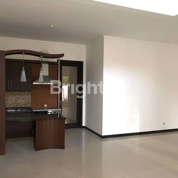 image RUMAH MEWAH SIAP HUNI LOKASI SANGAT STRATEGIS LINGKUNGAN DI DEPAN JALAN KEMBAR ROW JALAN LEBAR CLUSTER FAVORITE CITRALAND (5)