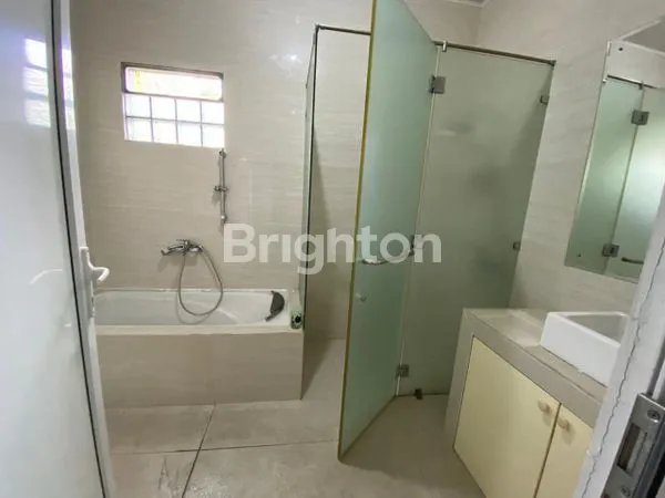 image RUMAH 3 LANTAI MEWAH DAN ASRI SIAP HUNI DI CLUSTER PALMYRA @ ALAM SUTERA (3)