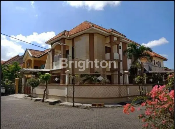 image RUMAH MEWAH 2 LANTAI SIAP HUNI (1)