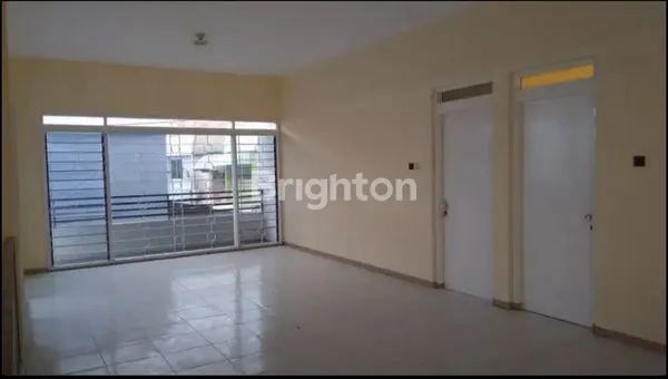 image RUMAH STRATEGIS DI TENGAH KOTA (3)