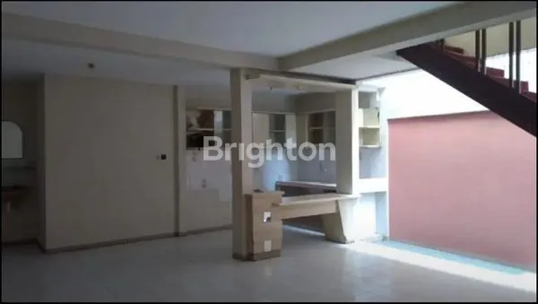 image RUMAH STRATEGIS DI TENGAH KOTA (4)