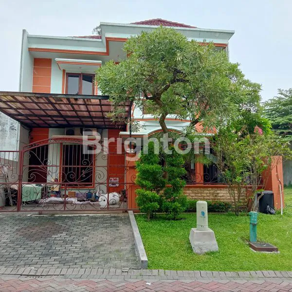 image RUMAH MEWAH DI GRAHA FAMILY SURABAYA (1)