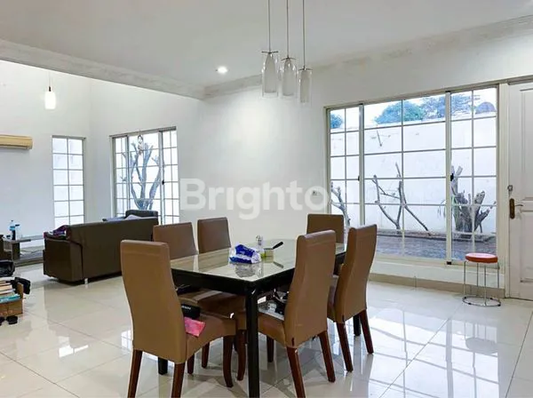 image RUMAH CLASSIC MINIMALIS DI VIRGINIA REGENCY PAKUWON CITY (2)