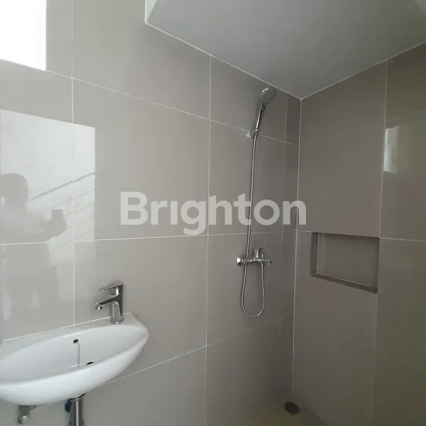 image RUMAH BARU GRESS 2 LANTAI, SIAP HUNI, GREEN LAND, GRESIK (3)