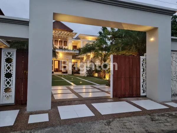 image RUMAH MEWAH DEKAT TEMPAT HIBURAN COCOK UNTUK BISNIS HOTEL ATAU HUNIAN (1)