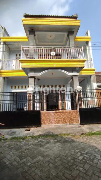 image RUMAH TENGAH KOTA 2 LANTAI (1)