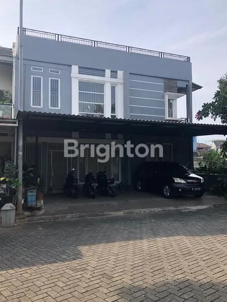 image RUMAH MODERNLAND 3.5 LANTAI DENGAN PARKRAN YANG LUAS (1)