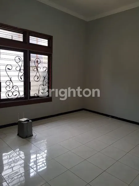 image RUMAH SIAP HUNI DI DAERAH BRUMBUNGAN, SEMARANG TENGAH, DEKAT SMU KOLESE LOYOLA, SIMPANG LIMA, MALL CIPUTRA, MALL TENTREM DLL TURUN HARGA (3)