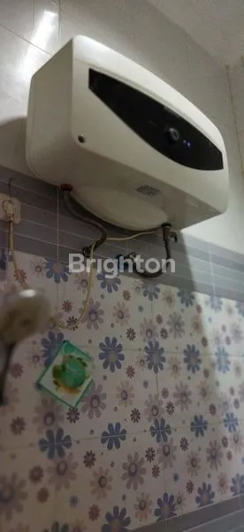 image RUMAH SIAP HUNI DI KEMUNING, SEMARANG TENGAH. 2,5LANTAI, BONUS AC DAIKIN, WATER HEATER, FILTER AIR, TANDON 2 BUAH, CANOPY ALDERON + HOLOW, PINTU KAYU JATI, FULL TERALIS. DEKAT SIMPANG LIMA, SMU LOYOLA, CITRALAND, TENTREM, DLL (5)