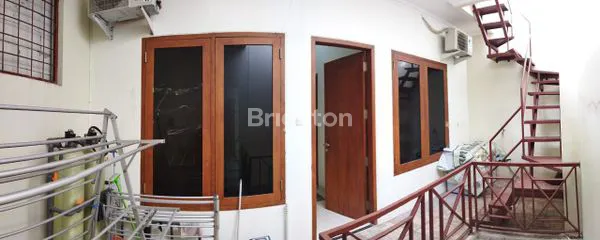 image RUMAH SIAP HUNI DI KEMUNING, SEMARANG TENGAH. 2,5LANTAI, BONUS AC DAIKIN, WATER HEATER, FILTER AIR, TANDON 2 BUAH, CANOPY ALDERON + HOLOW, PINTU KAYU JATI, FULL TERALIS. DEKAT SIMPANG LIMA, SMU LOYOLA, CITRALAND, TENTREM, DLL (3)