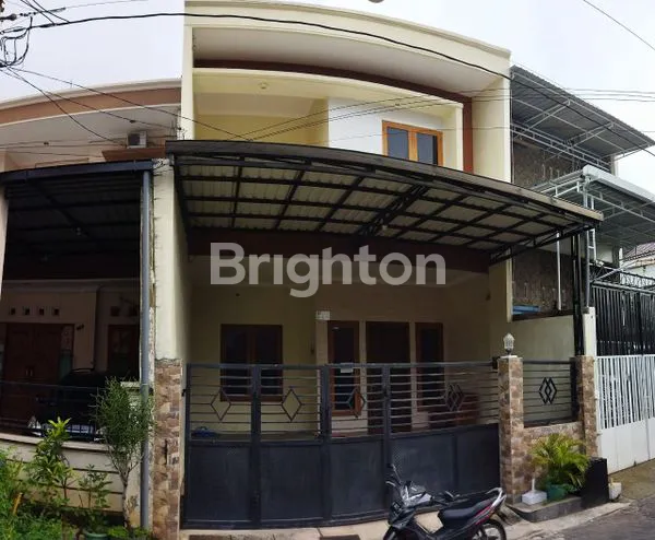 image RUMAH SIAP HUNI DI KEMUNING, SEMARANG TENGAH. 2,5LANTAI, BONUS AC DAIKIN, WATER HEATER, FILTER AIR, TANDON 2 BUAH, CANOPY ALDERON + HOLOW, PINTU KAYU JATI, FULL TERALIS. DEKAT SIMPANG LIMA, SMU LOYOLA, CITRALAND, TENTREM, DLL (7)