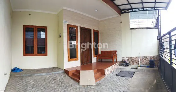 image RUMAH SIAP HUNI DI KEMUNING, SEMARANG TENGAH. 2,5LANTAI, BONUS AC DAIKIN, WATER HEATER, FILTER AIR, TANDON 2 BUAH, CANOPY ALDERON + HOLOW, PINTU KAYU JATI, FULL TERALIS. DEKAT SIMPANG LIMA, SMU LOYOLA, CITRALAND, TENTREM, DLL (1)