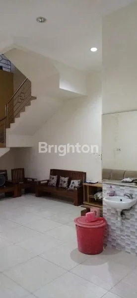 image RUMAH SIAP HUNI DI KEMUNING, SEMARANG TENGAH. 2,5LANTAI, BONUS AC DAIKIN, WATER HEATER, FILTER AIR, TANDON 2 BUAH, CANOPY ALDERON + HOLOW, PINTU KAYU JATI, FULL TERALIS. DEKAT SIMPANG LIMA, SMU LOYOLA, CITRALAND, TENTREM, DLL (6)