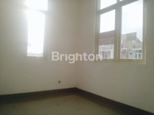 image RUMAH HOOK - BARU GRESS MINIMALIS DI CITRA GARDEN MALANG (2)