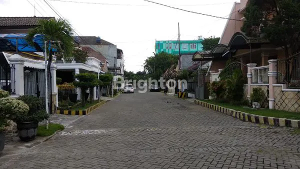 image RUMAH JALAN UTAMA KLAMPIS SURABAYA (7)