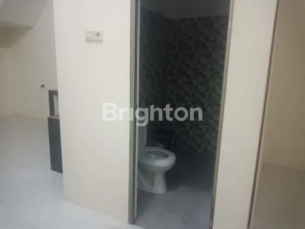 image RUMAH BARU RENOVASI. 1 1/2 LANTAI. SIAP HUNI (4)