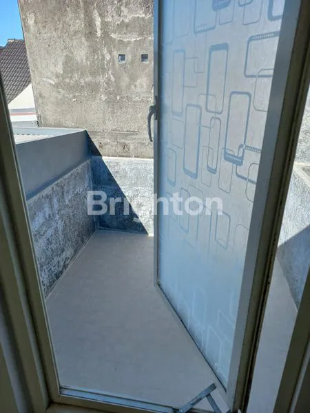 image RUMAH 2 LANTAI VALENCIA STRAIT PURI SURYA JAYA SIDOARJO (4)