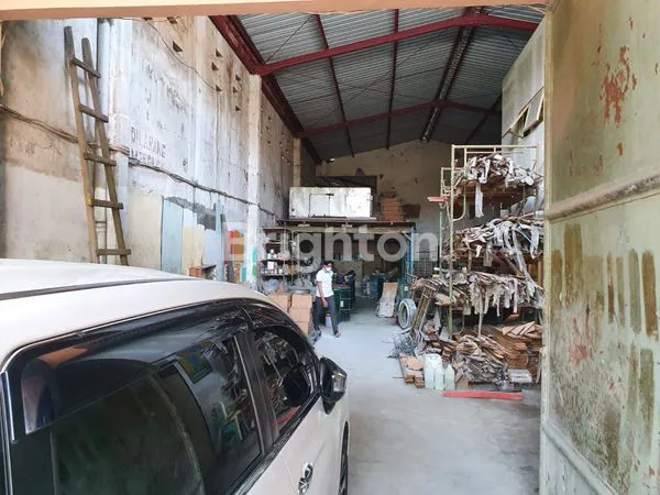 image GUDANG SIAP PAKAI DI JL TROPODO SIDOARJO (3)