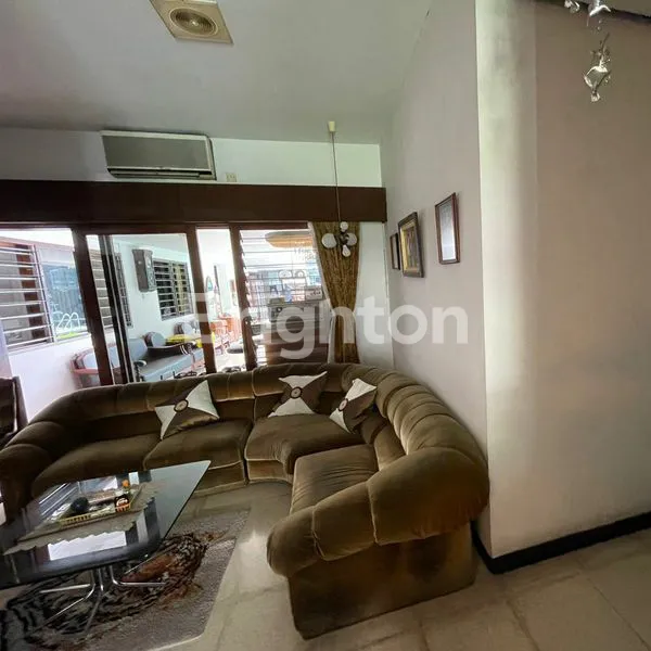 image RUMAH BAGUS TERAWAT ADA KOLAM RENANG DI KUPANG INDAH, HARGA NEGO KERAS (2)