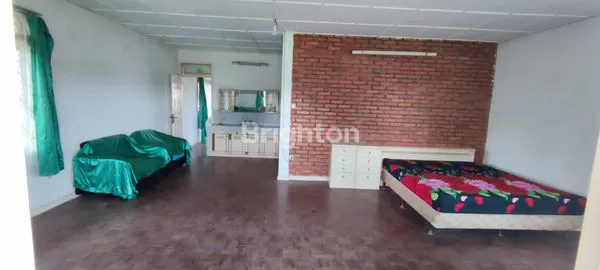 image TANAH LUAS DAN BANGUNAN RUMAH DAERAH SEJUK PINGGIR JALAN (4)