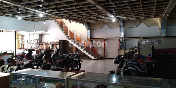 image RUMAH BISNIS DITENGAH KOTA DAN MEWAH (2)