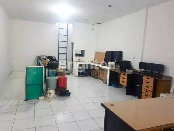 image RUKO 2 LT PARKIR SANGAT LUAS DI JL RAYA BETRO SIDOARJO DEKAT JUANDA (3)