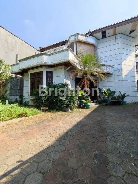 image RUMAH 2 LANTAI HALAMAN LUAS JAKARTA TIMUR (1)