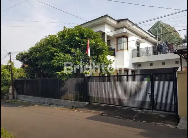 image RUMAH CANTIK 2 LANTAI SIAP HUNI COCOK UNTUK KELUARGA BESAR (1)