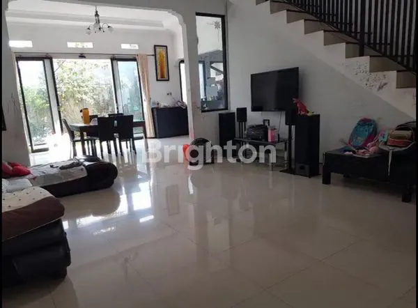 image RUMAH CANTIK 2 LANTAI SIAP HUNI COCOK UNTUK KELUARGA BESAR (3)