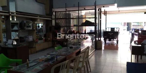 image RUMAH TOKO DI JALAN RAYA YANG RAMAI (7)