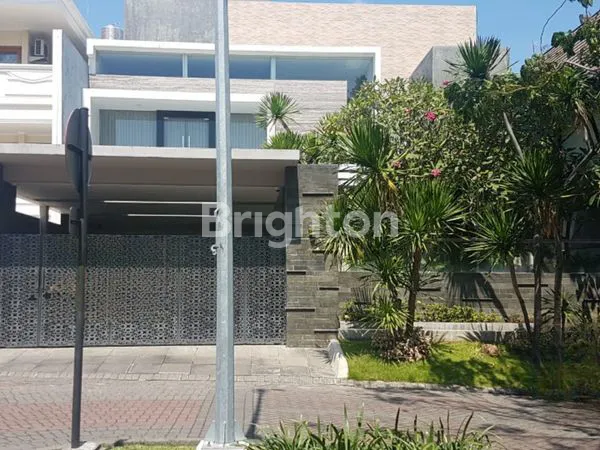 RUMAH MEWAH SIAP HUNI DEKAT PAKUWON INDAH, LENMARC