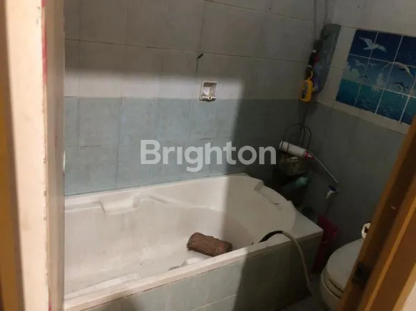 image RUMAH TINGKAT KONDISI BAGUS HALAMAN LUAS (10)