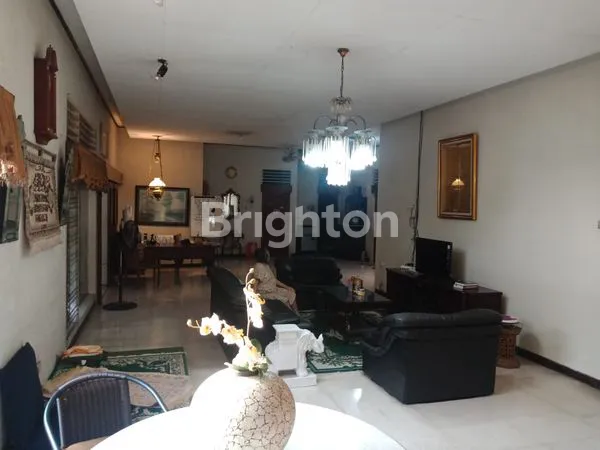 image RUMAH SANGAT LUAS DI PENUMPING - TENGAH KOTA SOLO (8)