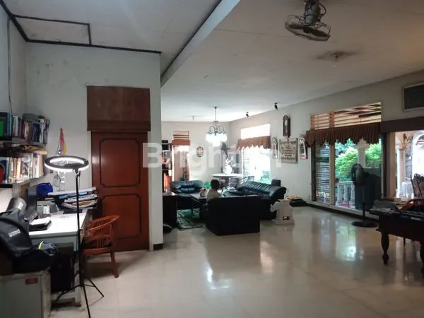 image RUMAH SANGAT LUAS DI PENUMPING - TENGAH KOTA SOLO (3)