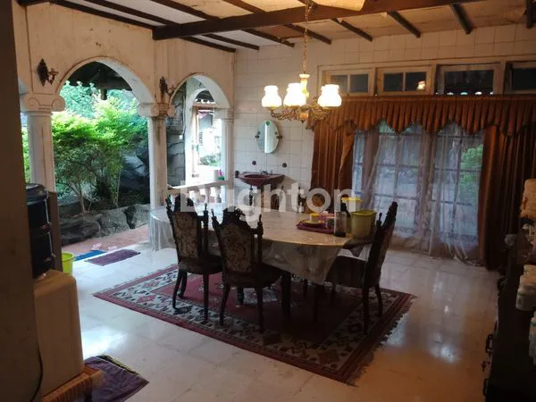 image RUMAH SANGAT LUAS DI PENUMPING - TENGAH KOTA SOLO (5)